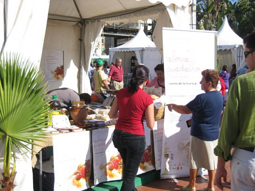Promoción de Saborea Guadalhorce en la malagueña Plaza de la Marina